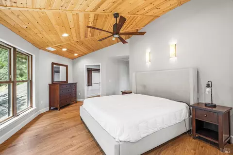 Bedroom - 850 Doolan Canyon Dr, Ukiah, CA 95482 photo 2 of 2