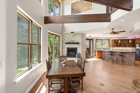 Dining - 850 Doolan Canyon Dr, Ukiah, CA 95482 photo 2 of 2