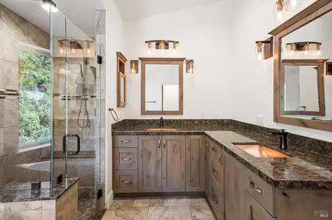 Bath - 850 Doolan Canyon Dr, Ukiah, CA 95482 photo 2 of 4