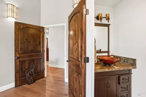 Entry Way - 850 Doolan Canyon Dr, Ukiah, CA 95482 photo 5 of 6