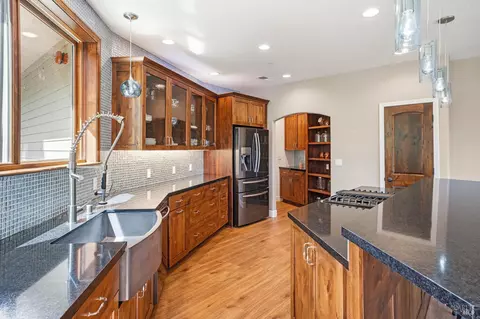 Kitchen - 850 Doolan Canyon Dr, Ukiah, CA 95482 photo 4 of 6