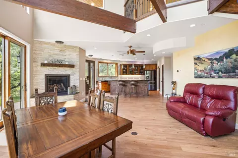 Dining - 850 Doolan Canyon Dr, Ukiah, CA 95482 photo 1 of 2