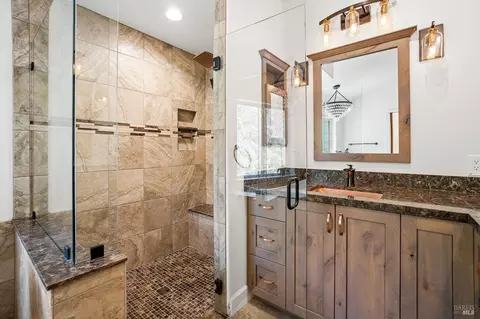 Bath - 850 Doolan Canyon Dr, Ukiah, CA 95482 photo 3 of 4