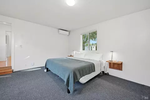 Bedroom - 2291 Westside Rd, Healdsburg, CA 95448 photo 2 of 3