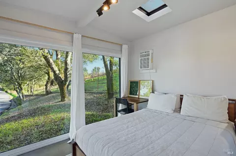 Bedroom - 2291 Westside Rd, Healdsburg, CA 95448 photo 3 of 3