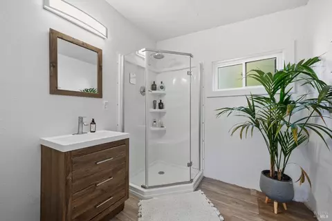 Bath - 2291 Westside Rd, Healdsburg, CA 95448 photo 2 of 2