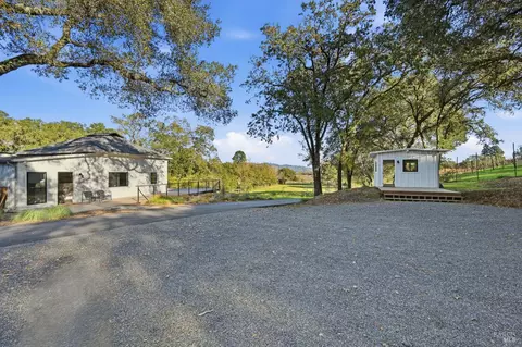 Exterior - 2291 Westside Rd, Healdsburg, CA 95448 photo 7 of 9