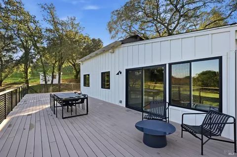 Exterior - 2291 Westside Rd, Healdsburg, CA 95448 photo 4 of 9