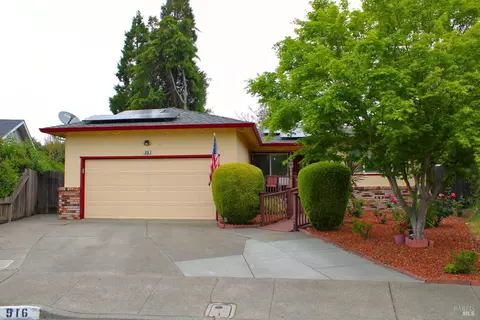 916 Renee Ct, Santa Rosa, CA 95401