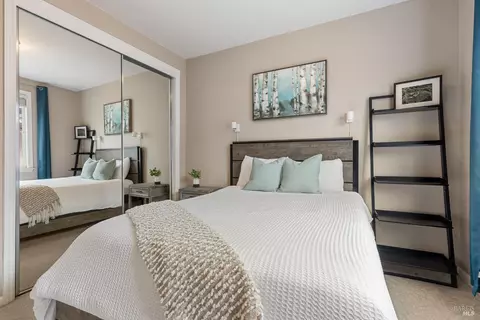 Bedroom - 6671 Chalk Hill Ln, Vallejo, CA 94591 photo 5 of 8