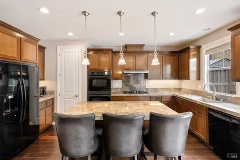 Kitchen - 6671 Chalk Hill Ln, Vallejo, CA 94591 photo 4 of 8