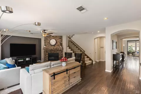 Entry Way - 6671 Chalk Hill Ln, Vallejo, CA 94591 photo 4 of 7