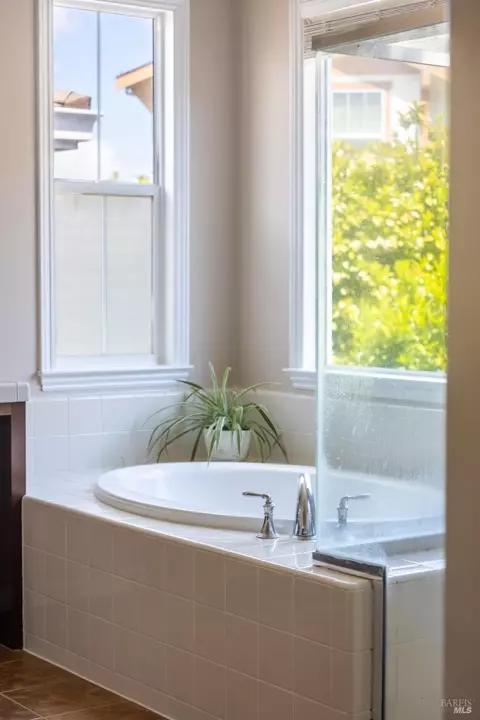 Bath - 6671 Chalk Hill Ln, Vallejo, CA 94591 photo 4 of 7