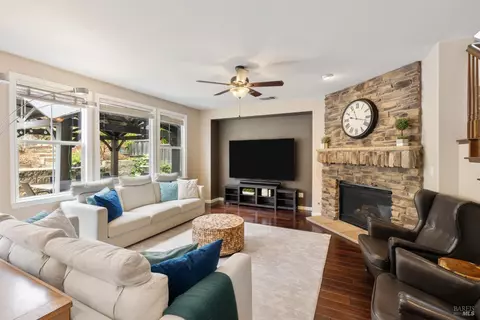 Living - 6671 Chalk Hill Ln, Vallejo, CA 94591 photo 3 of 5