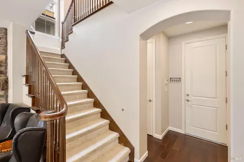 Entry Way - 6671 Chalk Hill Ln, Vallejo, CA 94591 photo 5 of 7