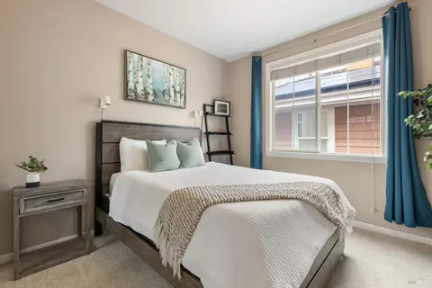 Bedroom - 6671 Chalk Hill Ln, Vallejo, CA 94591 photo 4 of 8