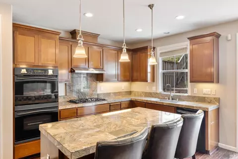 Kitchen - 6671 Chalk Hill Ln, Vallejo, CA 94591 photo 3 of 8