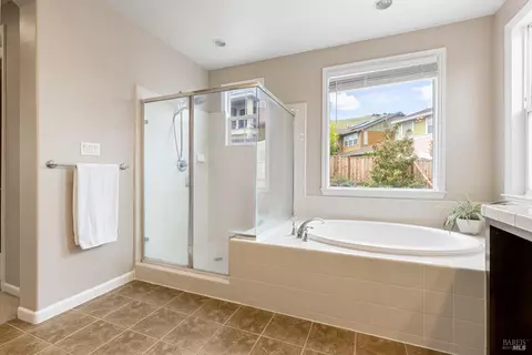 Bath - 6671 Chalk Hill Ln, Vallejo, CA 94591 photo 3 of 7