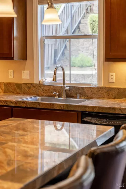 Kitchen - 6671 Chalk Hill Ln, Vallejo, CA 94591 photo 5 of 8