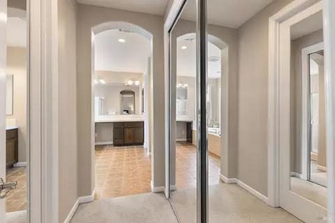 Entry Way - 6671 Chalk Hill Ln, Vallejo, CA 94591 photo 6 of 7