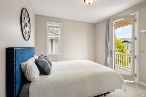 Bedroom - 6671 Chalk Hill Ln, Vallejo, CA 94591 photo 8 of 8