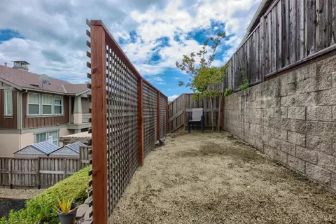 Exterior - 6671 Chalk Hill Ln, Vallejo, CA 94591 photo 11 of 12