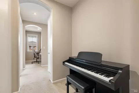 Entry Way - 6671 Chalk Hill Ln, Vallejo, CA 94591 photo 7 of 7