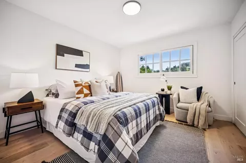 Bedroom - 606 Eucalyptus Way, Mill Valley, CA 94941 photo 5 of 6