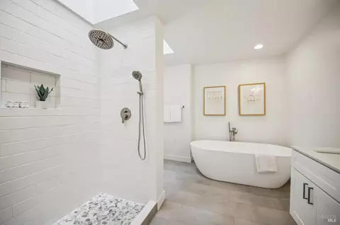 Bath - 606 Eucalyptus Way, Mill Valley, CA 94941 photo 4 of 7