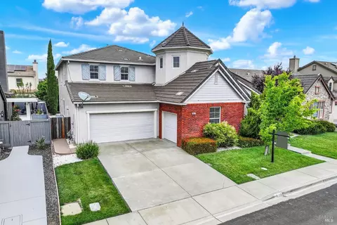 812 Purple Sage Dr, Vacaville, CA 95687