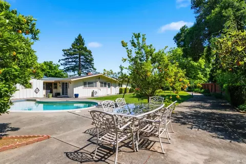 1001 Broadmoor Dr, Napa, CA 94558