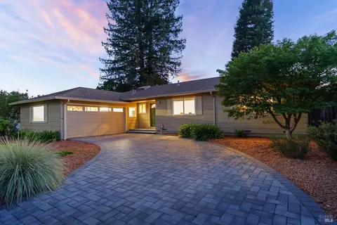 1125 Shady Oak Pl, Santa Rosa, CA 95404