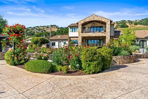Exterior - 7035 Silverado Trl, Napa, CA 94558 photo 27 of 28
