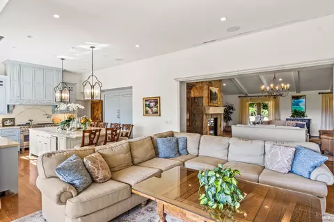 Living - 7035 Silverado Trl, Napa, CA 94558 photo 4 of 9