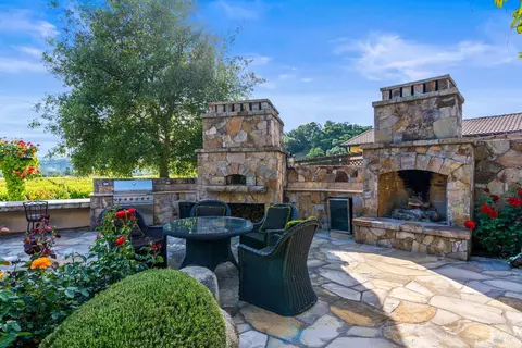 Exterior - 7035 Silverado Trl, Napa, CA 94558 photo 7 of 28