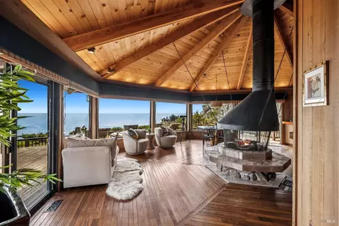 Living - 22100 Ninive Dr, Jenner, CA 95450 photo 3 of 4
