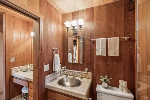 Bath - 22100 Ninive Dr, Jenner, CA 95450 photo 4 of 4