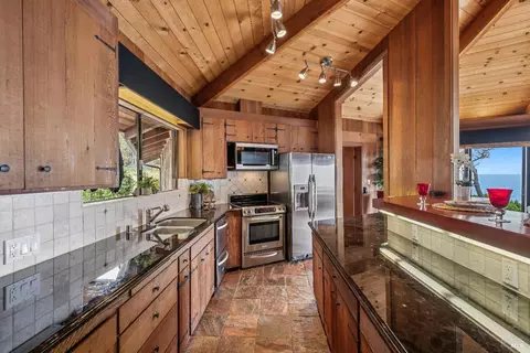 Kitchen - 22100 Ninive Dr, Jenner, CA 95450 photo 2 of 2