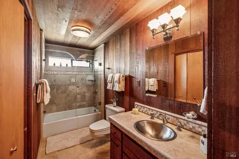 Bath - 22100 Ninive Dr, Jenner, CA 95450 photo 3 of 4