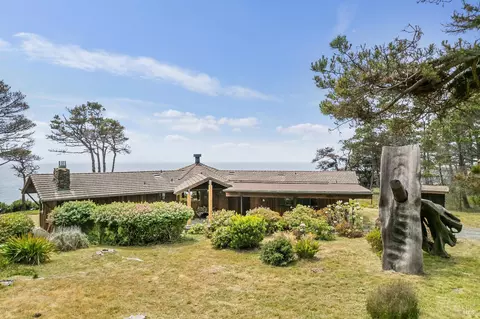 Exterior - 22100 Ninive Dr, Jenner, CA 95450 photo 4 of 14