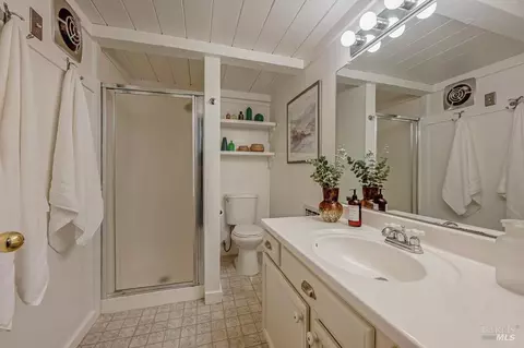 Bath - 15555 Bittner Rd, Occidental, CA 95465 photo 2 of 4