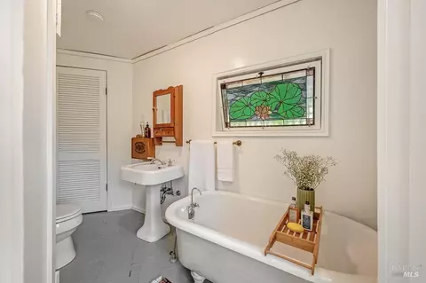 Bath - 15555 Bittner Rd, Occidental, CA 95465 photo 1 of 4