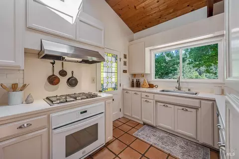 Kitchen - 15555 Bittner Rd, Occidental, CA 95465 photo 3 of 5