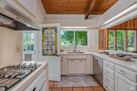 Kitchen - 15555 Bittner Rd, Occidental, CA 95465 photo 2 of 5