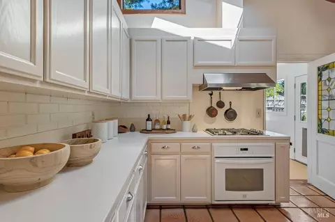 Kitchen - 15555 Bittner Rd, Occidental, CA 95465 photo 4 of 5