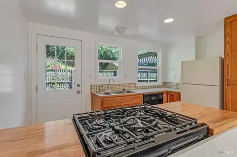 Kitchen - 15555 Bittner Rd, Occidental, CA 95465 photo 5 of 5