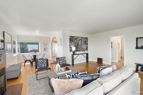 Living - 199 Harrier Ave, Vallejo, CA 94590 photo 3 of 4