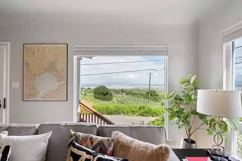 Living - 199 Harrier Ave, Vallejo, CA 94590 photo 4 of 4