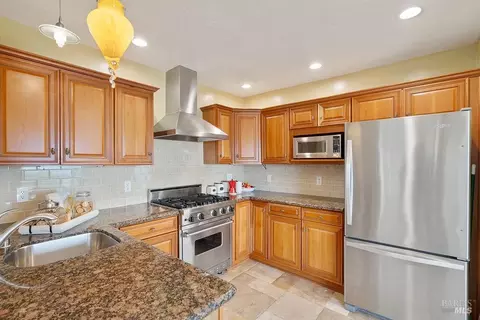 Kitchen - 199 Harrier Ave, Vallejo, CA 94590 photo 4 of 4