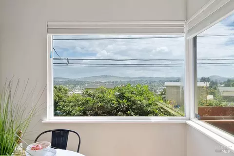 Dining - 199 Harrier Ave, Vallejo, CA 94590 photo 4 of 4